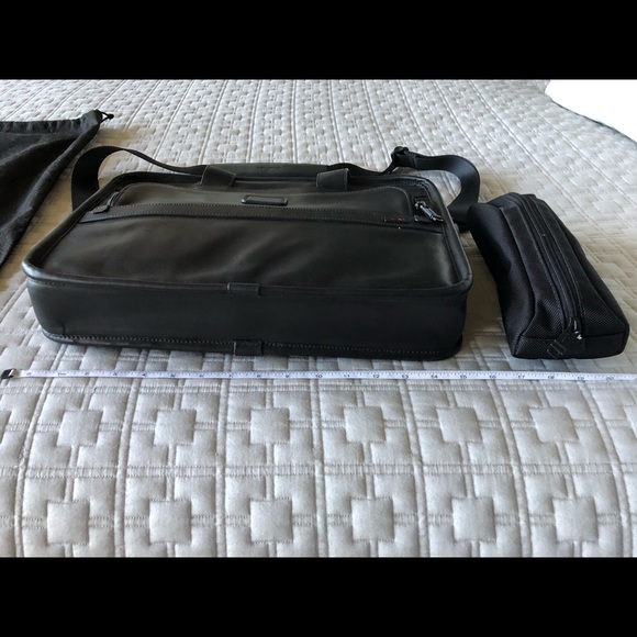 Tumi Black Leather Computer Bag NEW/Never Used - Picture 5 of 8